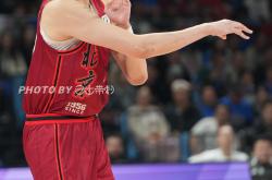 开云官网包含赛前NBA常规赛焦点战；北京国安单刀错失；媒体盛赞；控场能力受关注的词条