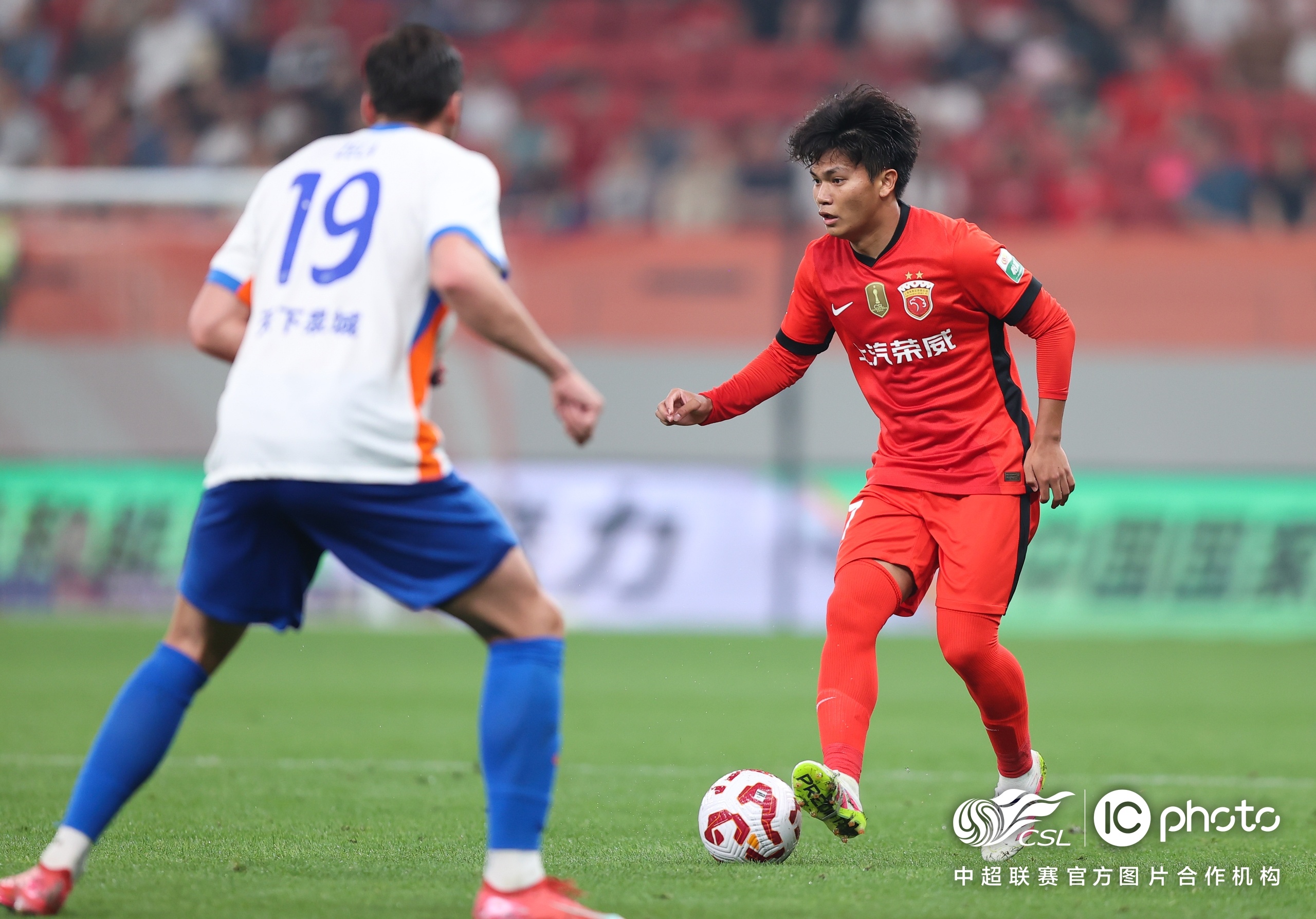 关于今晨突围战来临，上海海港围绕欧篮联防线松动，底气十足，控场能力受关注的信息